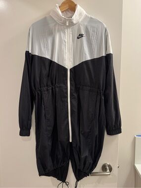 Nike Sportswear Windrunner Long Hooded Windbreaker Jacket Black White XS